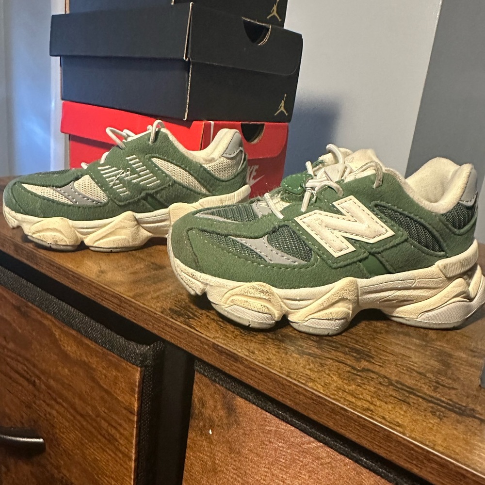 New Balance 9060
